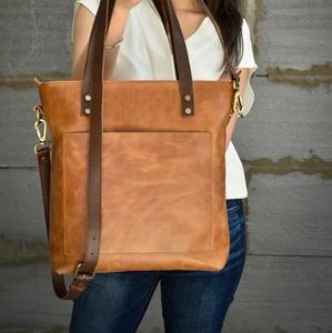 Bolso tote de cuero de grano completo hecho a mano, minimalista, de gran capacidad, con opciones de color personalizadas, pedido al por mayor - Product Image 1