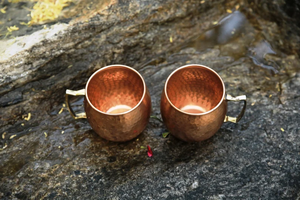 Taza Moscow Mule de Cobre Martillado, Vaso Metálico con Asa para Fiestas, Bares y Mesas - Product Image 3