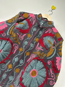 Chaqueta de terciopelo gris con bordado floral bohemio Suzani, abrigo de invierno de manga larga, artesanal, vintage, étnico, para mujer - Product Image 4