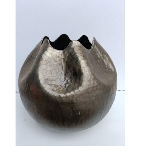 Florero Moderno y Elegante de Aluminio - Base Antideslizante Hecha a Mano, Ligera y Duradera, de Alta Calidad para Bodas, Ramadán, Hogar/Oficina - Product Image 2