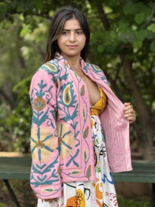 Veste ethnique indienne traditionnelle pour femme, en velours tissé à la main, coton rose, broderie florale Sujani, été, automne, hiver, export - Product Image 2