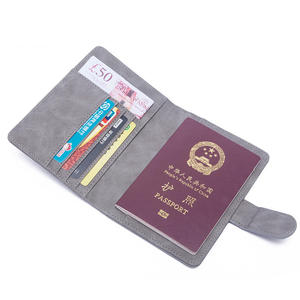 Portefeuille de voyage en cuir de vachette véritable avec logo personnalisé, accessoires de voyage, couverture de passeport vintage faite à la main - Product Image 1