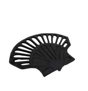 Sous-plat ovale en métal argenté antique motif fleur de lys, résistant à la chaleur pour plats chauds - Product Image 3