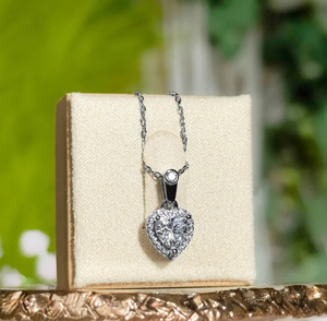 Pendentif et collier en argent 925 avec moissanite en forme de cœur de 1 carat et halo de diamants - Product Image 5