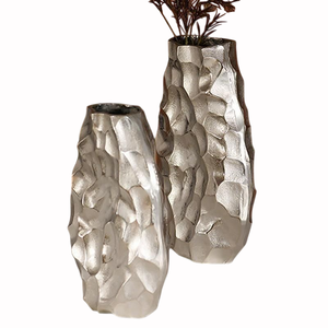 Vase de table en acier inoxydable, vase décoratif en métal fait main contemporain pour la maison, le salon, vase en métal en solde - Product Image 6