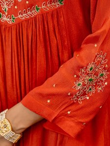 Ensemble ethnique trois pièces en soie avec haut brodé et dupatta assorti, élégant ensemble Kurti et pantalon pour femme, longueur 45 pouces, couleur Teal - Product Image 2