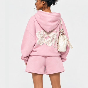 Ensemble personnalisé pour femme : sweat à capuche et short en polyester et coton, style décontracté, deux pièces, streetwear avec impression en relief pour personnalisation - Product Image 1