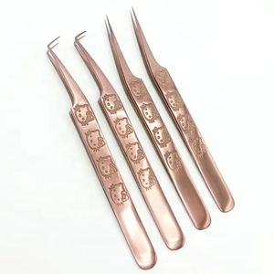 แหนบต่อขนตา KAAMIR INSTRUMENTS สลักลายด้วยเลเซอร์ ด้ามจับลายกุหลาบทอง ทำจากสแตนเลส ปลายเรียบ 90 องศา - Product Image 4