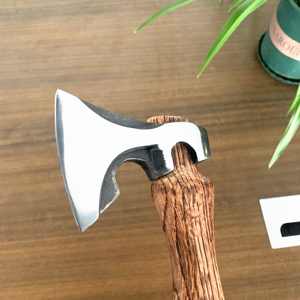 Hache à main industrielle mini portable ergonomique avec manche en bois, coupe-pizza, lame en acier forgé (9 lames) et étui en cuir - Product Image 1