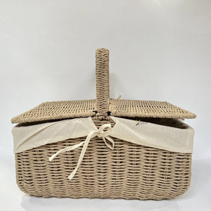 Panier de pique-nique en rotin tressé à la main, design traditionnel, best-seller, polyvalent et pratique pour les pique-niques en plein air cet été - Product Image 4