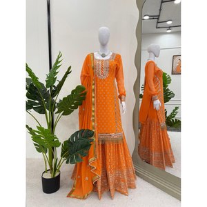 Robes de créateurs avec haut-bas et dupatta rehaussés par du fil et de la séquence - Product Image 5