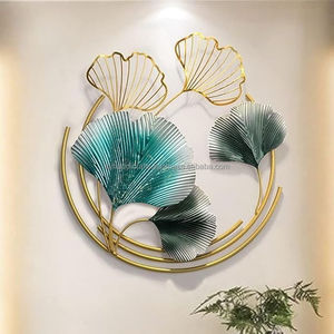 Sculpture murale abstraite en disques métalliques superposés |   Assiette murale ronde en métal doré et vert, motif lotus, artisanale, pour décoration intérieure de luxe - Product Image 3