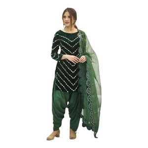 Costume brodé 3 pièces, design personnalisé, arrivée festive, robes Punjabi pour femmes, vêtements traditionnels indiens et pakistanais brodés - Product Image 1