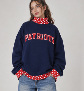 เสื้อสเวตเชิ้ตผู้หญิงแบบถักลายตัวอักษร Patriots 2 ชิ้น สีแดง คอปกและปลายแขนเสื้อลายจุด  แขนยาว คอเต่า สวมใส่สบายๆ สำหรับฤดูใบไม้ร่วง - Product Image 1