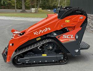 รถตักล้อยางคุณภาพพรีเมียม Kubota SCL1000 ปี 2025 เครื่องยนต์ดีเซล 17.2 กิโลวัตต์ กำลังยก 1 ตัน สำหรับงานก่อสร้าง - Product Image 1
