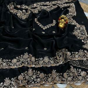 Sari de Soirée en Soie Pure Effet Velours avec Perles Dorées Originales et Broderies Délicates Cutdana - Product Image 1