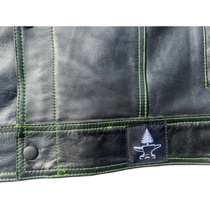 Chaleco de motociclista de cuero genuino para hombre, para uso diario, con forro interior de seda sublimada suave. - Product Image 4