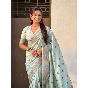 ผ้าไหมบาลูชารีสีฟ้าอ่อนลายทอซารีสำหรับงานกลางคืน น้ำหนัก 650 กรัม - Product Image 1