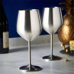 Gobelet à vin élégant en acier inoxydable, verrerie moderne à pied argenté pour une présentation raffinée sur la table - Product Image 5