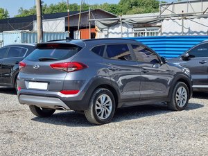 รถ SUV Tucson ปี 2017 มือสอง 5 ที่นั่ง ไฟเดย์ไลท์ LED ยาง R17 หลังคาพาโนรามา พวงมาลัยซ้าย เครื่องยนต์ดีเซล - Product Image 2