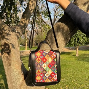 Sac bandoulière en velours, style bohème aztèque, en cuir végétalien - Product Image 3