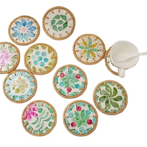 Sous-verre en rotin écologique fait main, tressé naturellement, motif floral classique TUYET DUNG, idéal pour la décoration de fêtes et comme cadeau. - Product Image 1