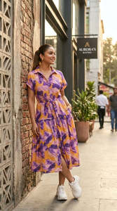 Robe midi à col polo à imprimé floral avec ourlet plissé, tenue décontractée d'été pour femmes, tissu tissé en viscose et polyester, manches courtes - Product Image 4