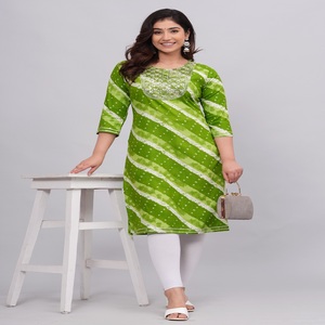 ชุดคุर्ติสีเขียวพิมพ์ลายสำหรับผู้หญิง พร้อมปักลายที่คอเสื้อ แขน 3/4 สไตล์ลำลองแบบชาติพันธุ์ ทรงตรง เหมาะสำหรับใส่ในชีวิตประจำวันและใส่ไปทำงาน - Product Image 1