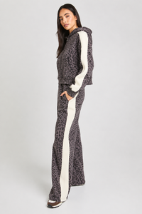 Ensemble de survêtement 2 pièces pour femme, imprimé léopard graphite, sweat à capuche premium et pantalon large, style streetwear décontracté - Product Image 5