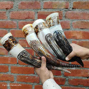 Ensemble de 4 cornes à boire vikings faites à la main, mugs à bière vintage en corne de taureau, accessoires de bar réutilisables au meilleur prix - Product Image 4