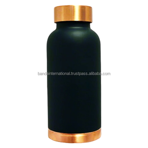 Bouteille en cuivre avec finition noire et polie, fabriquée à la main en Inde, bouteille en cuivre pour les bienfaits santé, bouteille d'eau en métal. - Product Image 1
