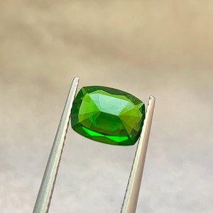 Diopsido Verde Intenso Cromado, Corte Cojín, Piedra Natural, Ideal para Diseño de Joyería Fina - Product Image 6