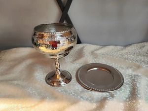 Verre en cuivre finition argentée à motif martelé, idéal pour servir le vin lors d'événements, de réceptions ou pour la consommation à la maison. - Product Image 2