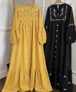 Colección Festiva Eid Stitch, conjunto de 2 piezas con bordado étnico de múltiples hilos, elegante vestido largo estilo occidental. - Product Image 4