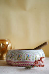 Bol de service décoratif en bois émaillé artisanal chic, vaisselle unique imprimée à la main pour fruits, collations, salades, desserts, repas - Product Image 5