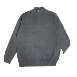 Pull-over doux pour femme à col montant, offrant une coupe confortable et une construction chaude, idéal pour les journées fraîches et les activités quotidiennes. - Product Image 5