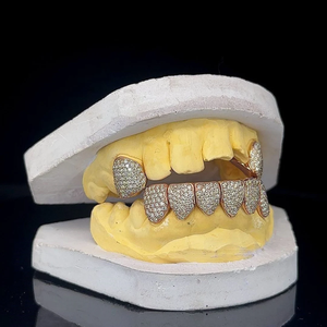 Grillz de Dientes Personalizados de Moissanita, Plata de Ley 925, Totalmente Cubiertos de Piedras, 6 Grillz Inferiores, Joyería Dental para Hombres Estilo Rapero - Product Image 4