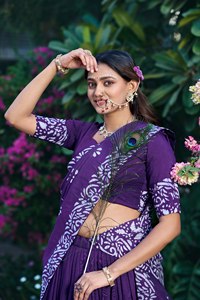 Blusa Étnica de Algodón Morado con Estampado Floral Blanco, Traje Tradicional Indio para Bodas, para Mujer, Largo Corto, Corte Regular - Product Image 1
