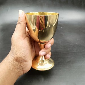 Copa de Vino Elegante Hecha a Mano en Latón con Borde Dorado en Forma de Campana, Muy Solicitada, Ideal para Regalos - Product Image 2