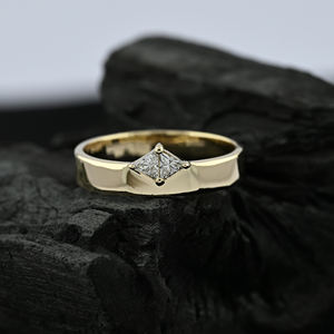 Diamants naturels avec bague de mariage et de fiançailles en or jaune massif 18 carats avec diamant triangulaire, bijoux indiens classiques pour les fêtes - Product Image 5