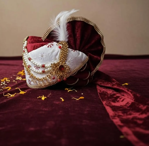 Turbante de Boda de Terciopelo Marrón Hecho a Mano para Novio con Perlas Kalgi y Plumas, Safa Pagri Étnico Indio para Ceremonia Nupcial - Product Image 3