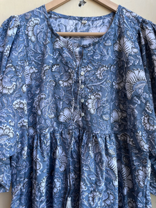 เดรสยาวลายดอกไม้ลำลองสำหรับผู้หญิง ผ้าฝ้ายพิมพ์ลายบล็อกอินเดีย แต่งลายปักและพู่ห้อย เหมาะสำหรับใส่ในฤดูร้อน - Product Image 6