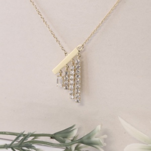 Collier pendentif asymétrique en or jaune de luxe, classique, avec diamant de laboratoire taille émeraude et franges superposées, bijoux fins pour femmes - Product Image 1