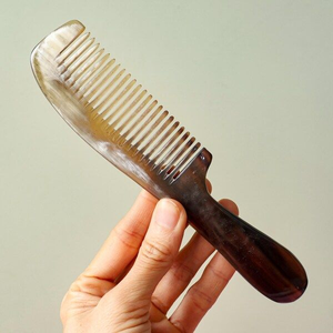 Peigne en corne biologique de qualité supérieure, best-seller, peigne de toilettage pour cheveux naturel fait à la main, fournisseur en gros, durable - Product Image 1