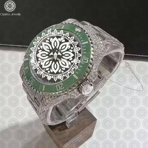 Montre de luxe en acier inoxydable avec diamants Moissanite, fabriquée en Inde, pour usage quotidien, professionnel ou décontracté, en vente - Product Image 1