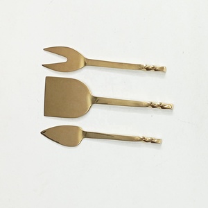 Chất Lượng Cao Sang Trọng Bạc Pho Mát Đặt Thép Không Gỉ Với Vàng Handmade Dập Nổi Thiết Kế Xử Lý Chất Lượng Cao Pho Mát Hội Đồng Quản Trị Dao - Product Image 4