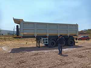 Camion benne hydraulique à moteur puissant, fourni directement par l'usine, avec carrosserie résistante à la corrosion pour remorques utilitaires de transport de marchandises - Product Image 2