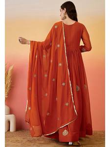 Conjunto de Salwar Kameez de Tres Piezas en Georgette con Diseño Floral, con Bordado Premium, para Bodas, Fiestas y Celebraciones, Largo hasta el Suelo - Product Image 3