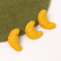 Ornement en feutre de laine en forme de croissant, fait main, jouet alimentaire d'imitation, guirlande en feutre, décoration de boulangerie, cadeau pour enfant, feutre et fil, vente en gros NP