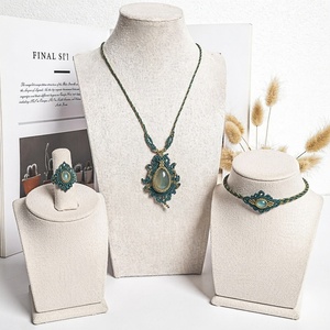 สร้อยคอหินประดับมาคราเม่สีทองและสีเงิน |   เครื่องประดับโบโฮงานฝีมือลายฉลุสุดหรู |   บริษัท มังกัลมาย คอร์ปอเรชั่น เอ็กซ์พอร์ต - Product Image 1